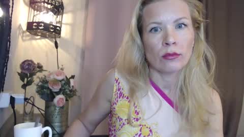 julia_giulia online show from 03-01-25, 07:59