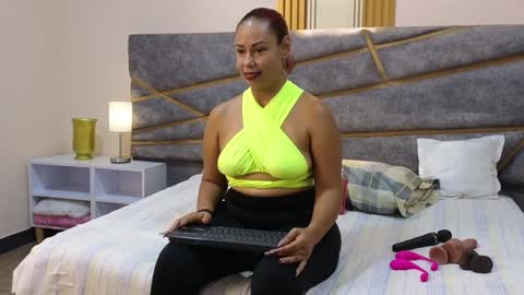 Julia Gomes online show from 01-30-25, 08:31