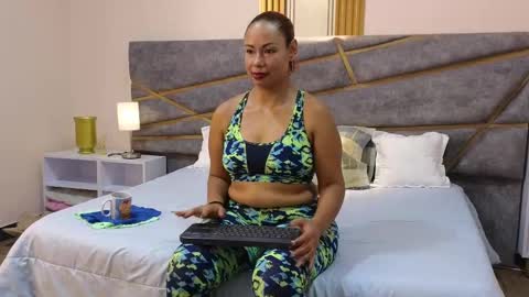 Julia Gomes online show from 02-27-25, 07:15