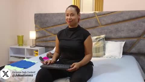 Julia Gomes online show from 03-02-25, 07:23