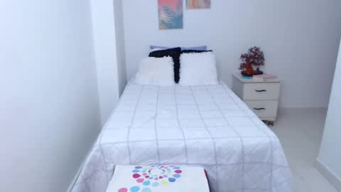 julia online show from 02-09-25, 08:11