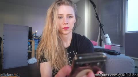 Julia Jane online show from 04-08-26, 02:00