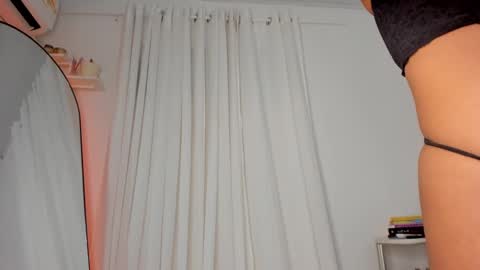 Snapshot of julia_joness chatting on 01-06-25, 03:42 Julia online show from 01-06-25, 03:42