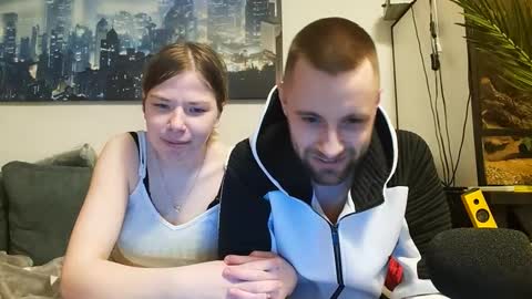 julia_official online show from 02-10-25, 08:00