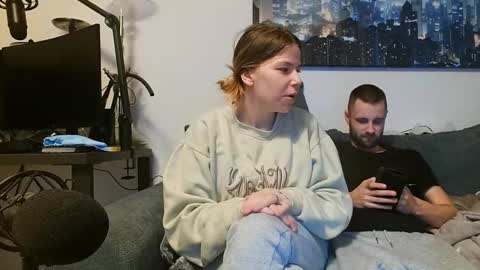 julia_official online show from 02-17-25, 09:08