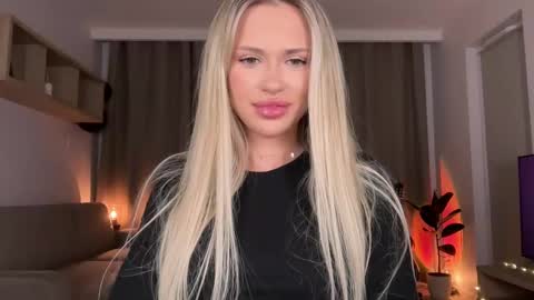 Julia R Le online show from 09-26-25, 10:03