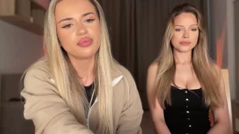 Julia R Le online show from 11-03-25, 08:43