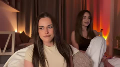 Julia R Le online show from 05-18-26, 08:36