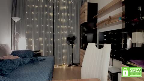 julia_t_mog online show from 10-23-25, 10:30