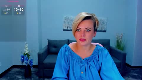 Julia online show from 09-19-25, 06:15