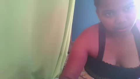 juliah02 online show from 01-28-25, 05:11