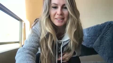 Snapshot of julialemilf chatting on 04-18-26, 08:18 julialemilf online show from 04-18-26, 08:18