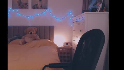 julialiones online show from 03-12-25, 07:28