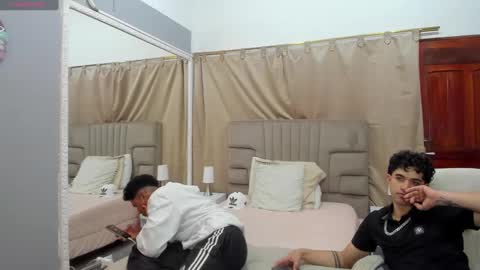 Snapshot of julian_billy chatting on 02-19-25, 02:34 julian billy online show from 02-19-25, 02:34