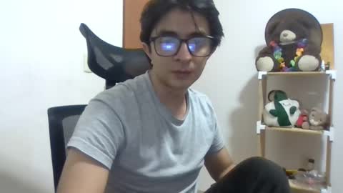 Julian Mora online show from 03-11-25, 02:32