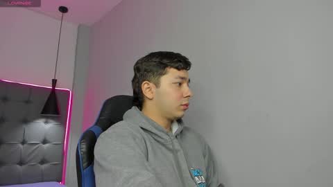 julian_smith21 online show from 03-04-26, 12:22