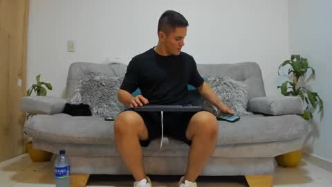 julian_wallace online show from 12-04-24, 03:59