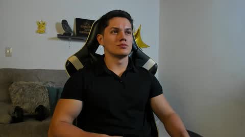 julian_wallace online show from 10-27-25, 07:07