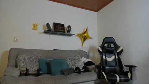 julian_wallace online show from 10-29-25, 03:47