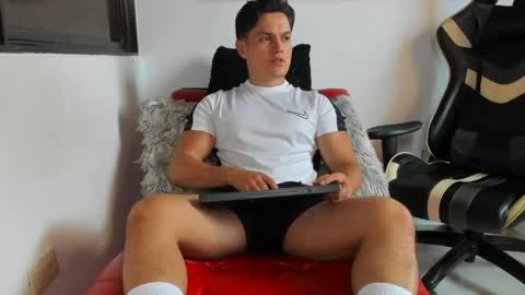 julian_wallace online show from 04-24-26, 06:43