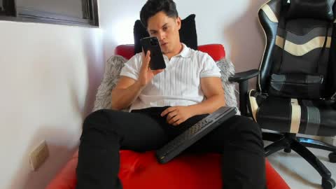 julian_wallace online show from 04-27-26, 06:28