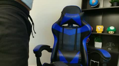 julian_wallace1 online show from 07-17-26, 12:17