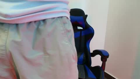 julian_wallace1 online show from 07-28-26, 07:39