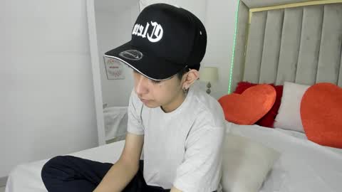 Snapshot of julian_xp chatting on 02-07-26, 07:50 Julian online show from 02-07-26, 07:50