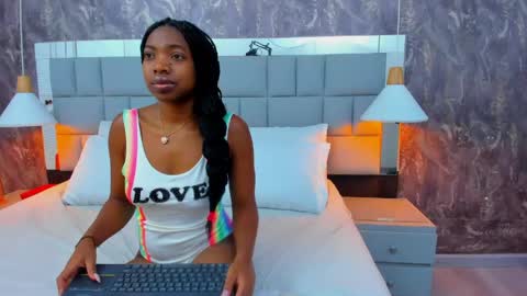 Snapshot of juliana_glam chatting on 05-19-26, 02:23 juliana_glam online show from 05-19-26, 02:23