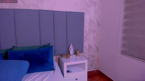 juli online show from 03-10-25, 10:34