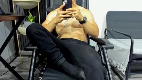 Julian online show from 02-12-26, 11:44