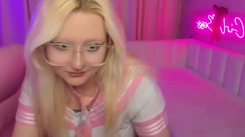 JuliaSharkk online show from 10-10-25, 07:46
