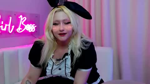 JuliaSharkk online show from 10-26-25, 09:21