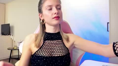 Julie online show from 10-07-25, 04:48