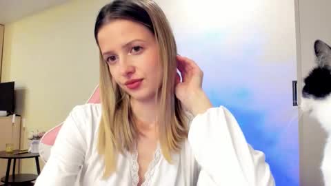 Julie online show from 10-18-25, 03:02