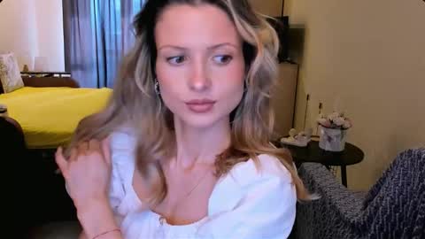 Julie online show from 02-15-26, 07:51