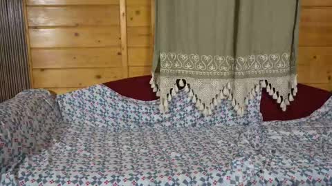 Julie and TheAverageGuy aka Max online show from 09-18-25, 11:51