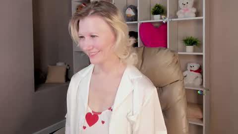 Julie Lucasss online show from 03-10-26, 12:37