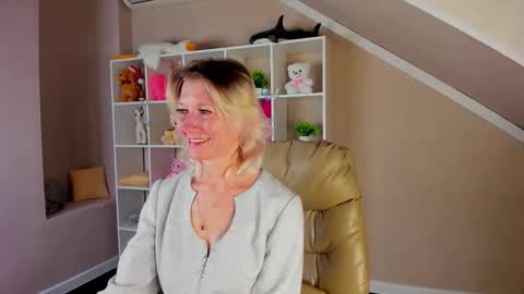 Julie Lucasss online show from 03-14-26, 12:50