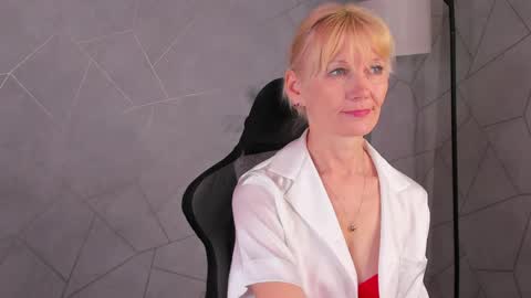 Julie Lucasss online show from 05-16-26, 12:18
