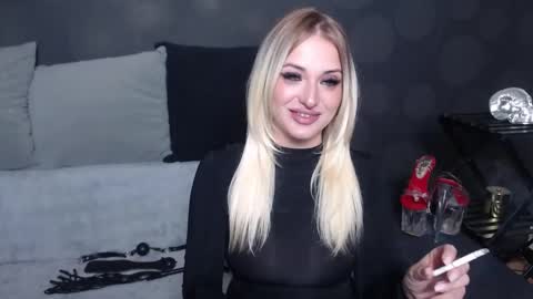 julia online show from 10-08-25, 09:34