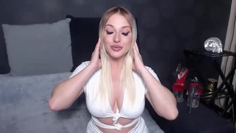 julia online show from 11-05-25, 11:38