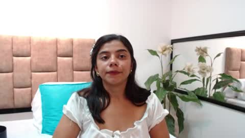 Julieehabubu online show from 04-21-26, 01:42