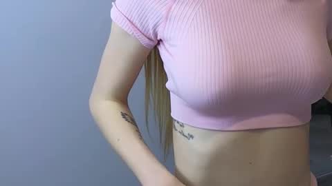 Snapshot of juliejuliette chatting on 02-18-25, 11:52 Julia online show from 02-18-25, 11:52