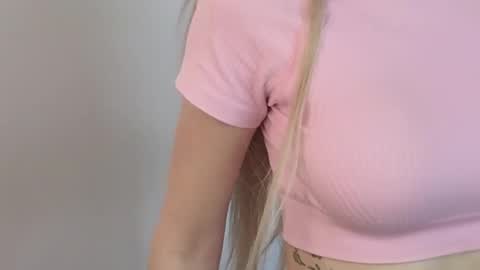 Snapshot of juliejuliette chatting on 03-04-25, 01:59 Julia online show from 03-04-25, 01:59