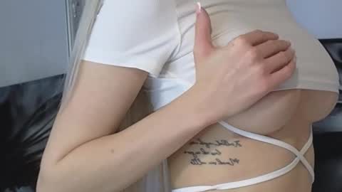 Snapshot of juliejuliette chatting on 03-04-25, 08:49 Julia online show from 03-04-25, 08:49