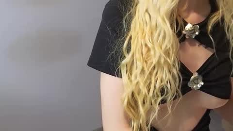 Snapshot of juliejuliette chatting on 09-22-25, 07:27 Julia online show from 09-22-25, 07:27