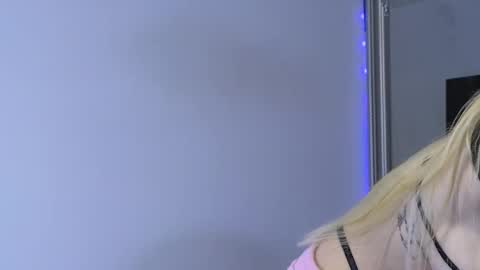 Snapshot of juliejuliette chatting on 11-27-25, 08:44 Julia online show from 11-27-25, 08:44