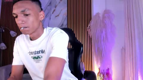 Snapshot of juliensaint_ chatting on 05-03-26, 12:00 Julien online show from 05-03-26, 12:00