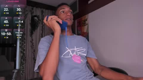 Snapshot of juliensaint_ chatting on 05-11-26, 11:05 Julien online show from 05-11-26, 11:05